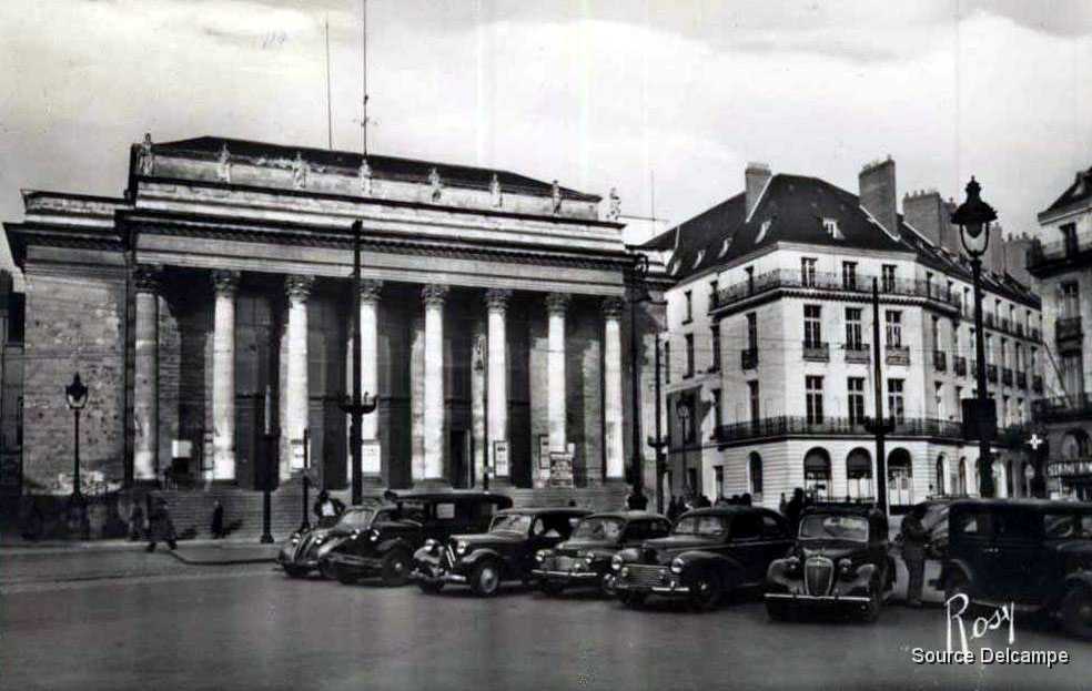 44 Nantes La Place Graslin.jpg